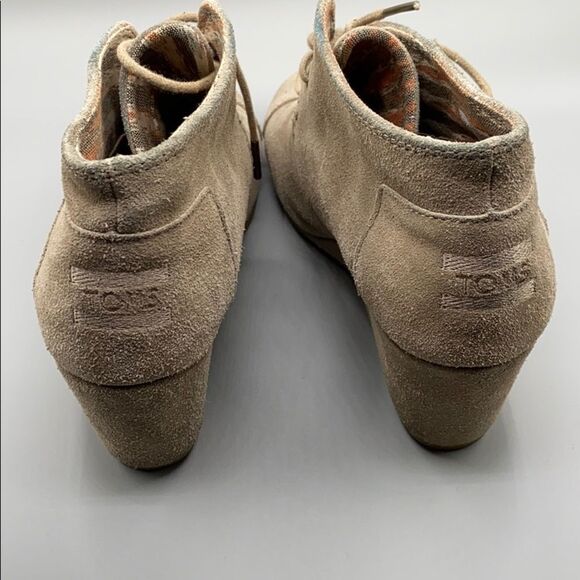 Toms Wedge Tie Front Suede Ankle Booties Tan sz 8 - Picture 5 of 7